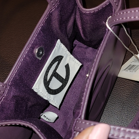 Small Telfar Bag. Eggplant Color - Picture 4 of 7